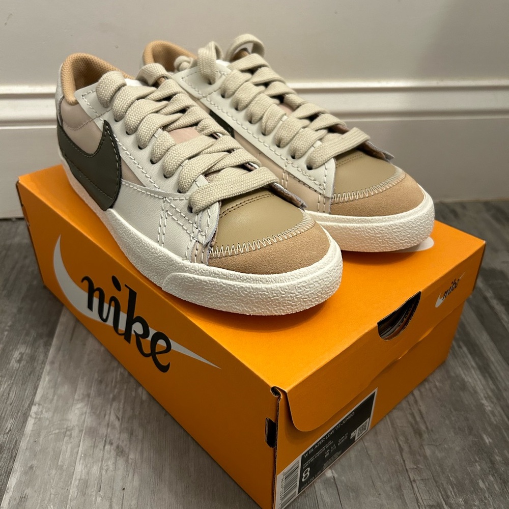 Women’s Nike Blazer Lowe ‘77 Jumbo Sand Drift Medium Olive size 8